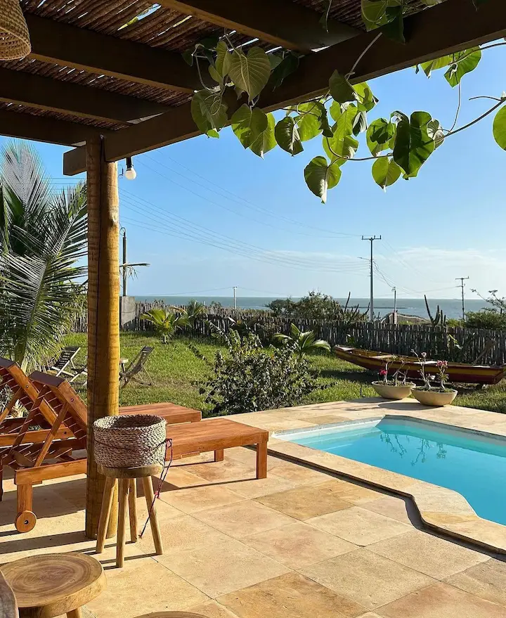 Detalhe de natureza e relaxamento da Casa Guará
